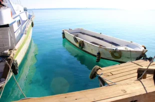 Boot im glasklaren roten meer Orange-Bay-Hurghada-Ägypten