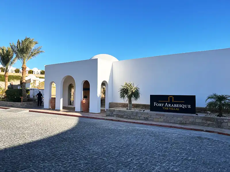 fort-arabesque-the-villas-rezeption