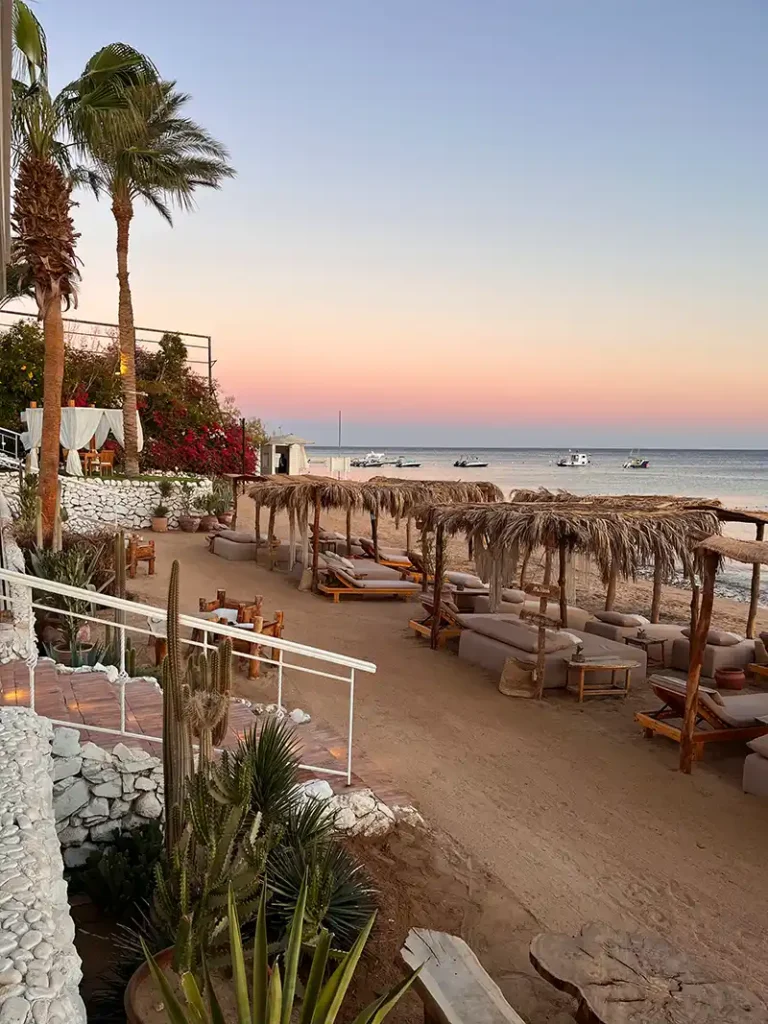 fort-arabesque-the-villas-sonnenuntergang-am-roten-meer